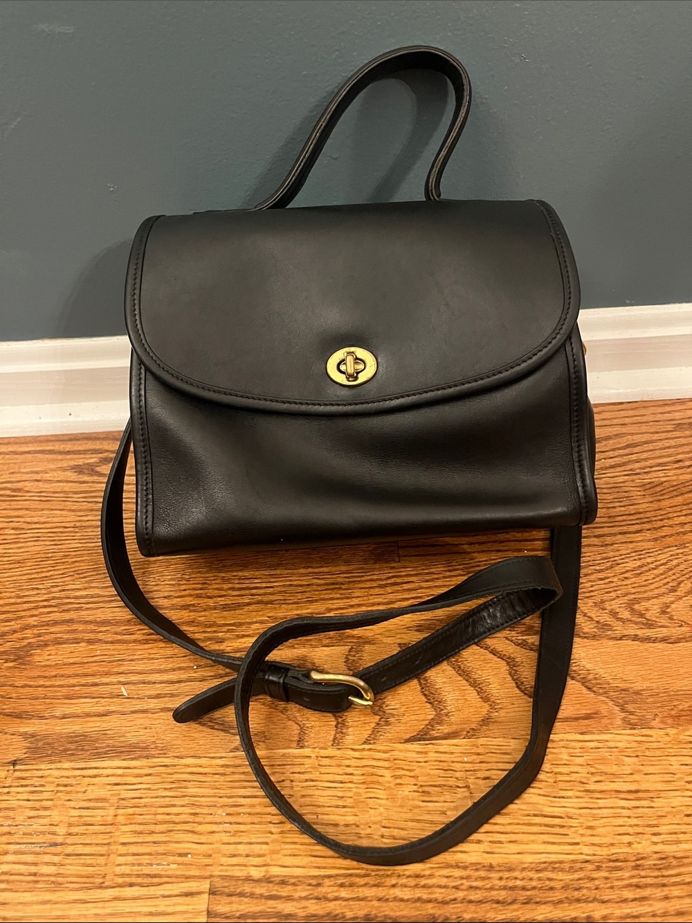 Coach Vintage Manor Top Handle Crossbody Bag 9977 Black Glovetanned Leather